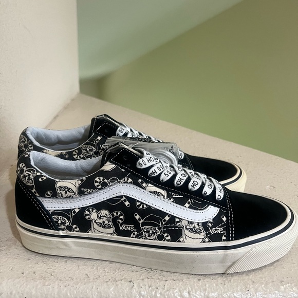 NWNT RARE Vans Men 50Th Limited Old Skool Pirates Pirate Santa, 36 REISSUE Men 9 - Picture 3 of 11